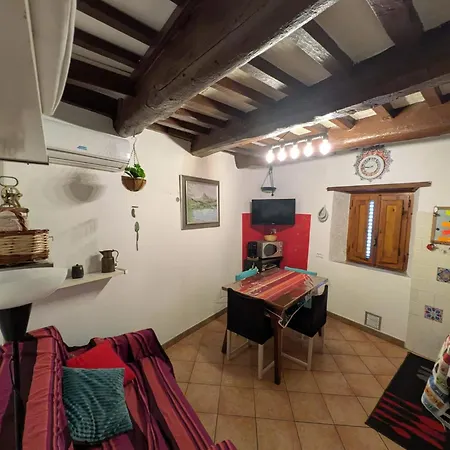 Semesterbostad Petite Maison Aramo